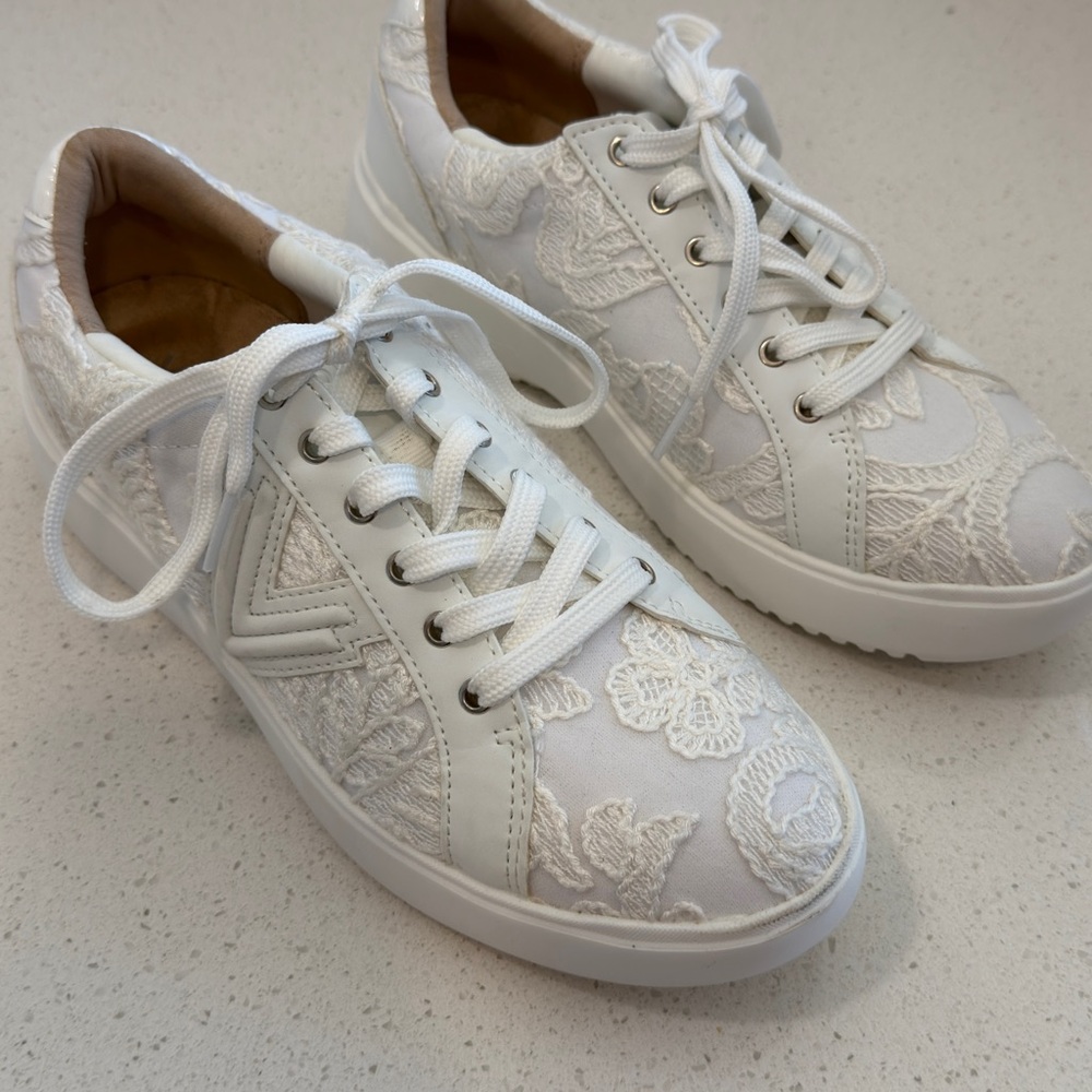 Vionic Womens Kearny Lace Up Sneaker size 8